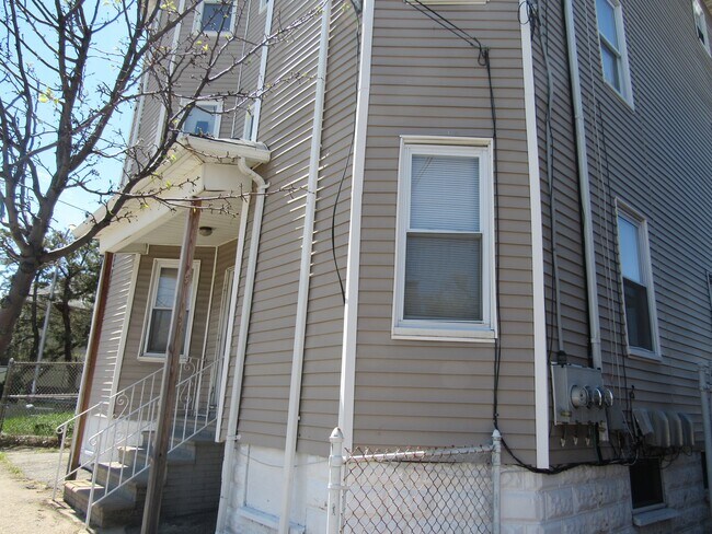 Building Photo - 149 Ridge St