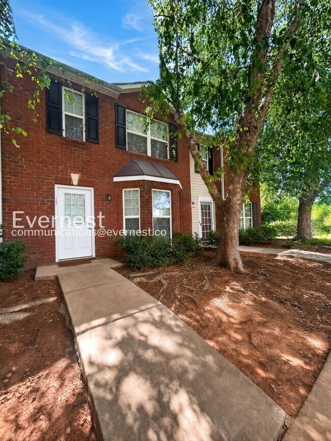Building Photo - 3 Bed, 2.5 Bath Home with Modern Amenities / Pet-Friendly / Coming Soon!