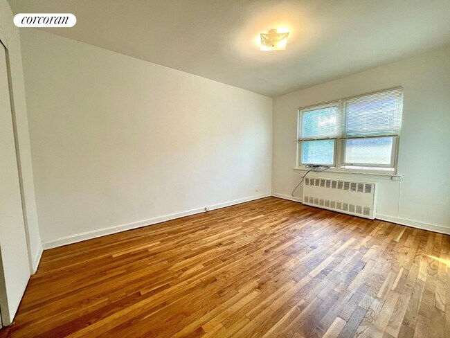 Foto del edificio - 212-05 43rd Ave