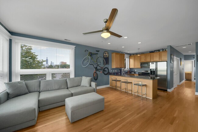 Foto del edificio - 2135 W Adams St