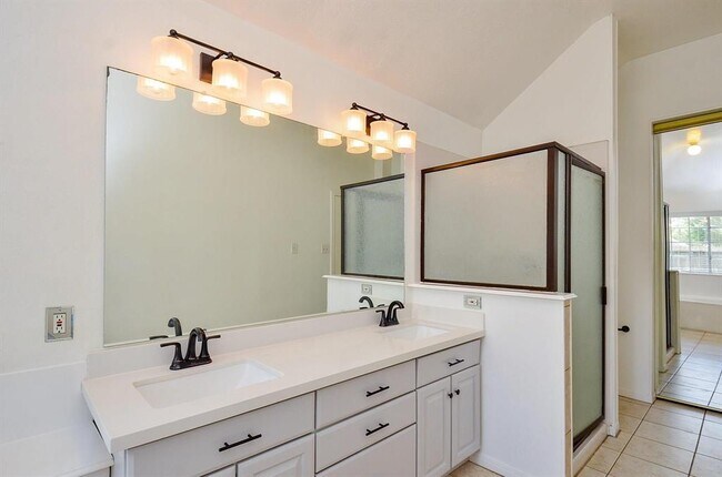 Building Photo - 16511 Tranquil Dr