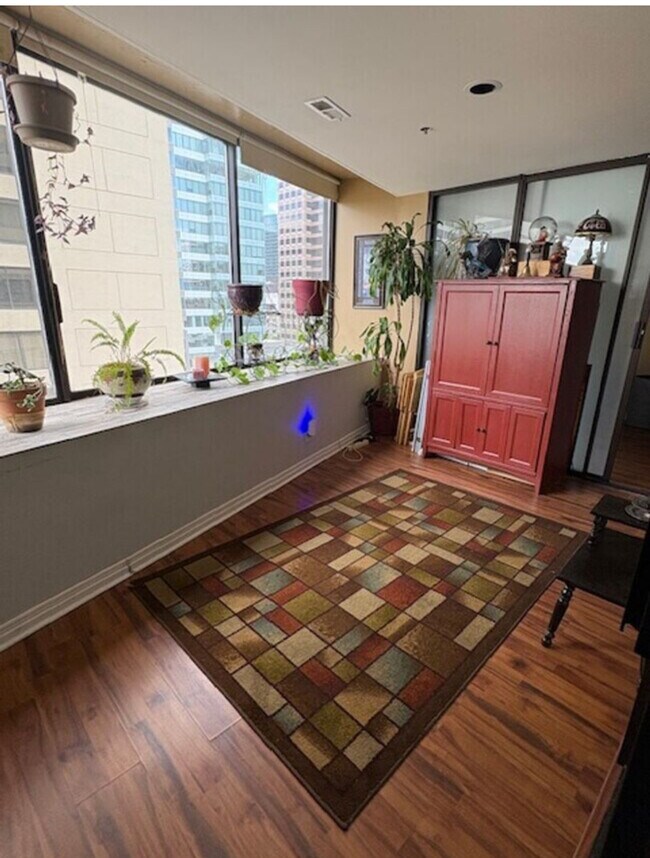 Sun room - 44 W Broadway