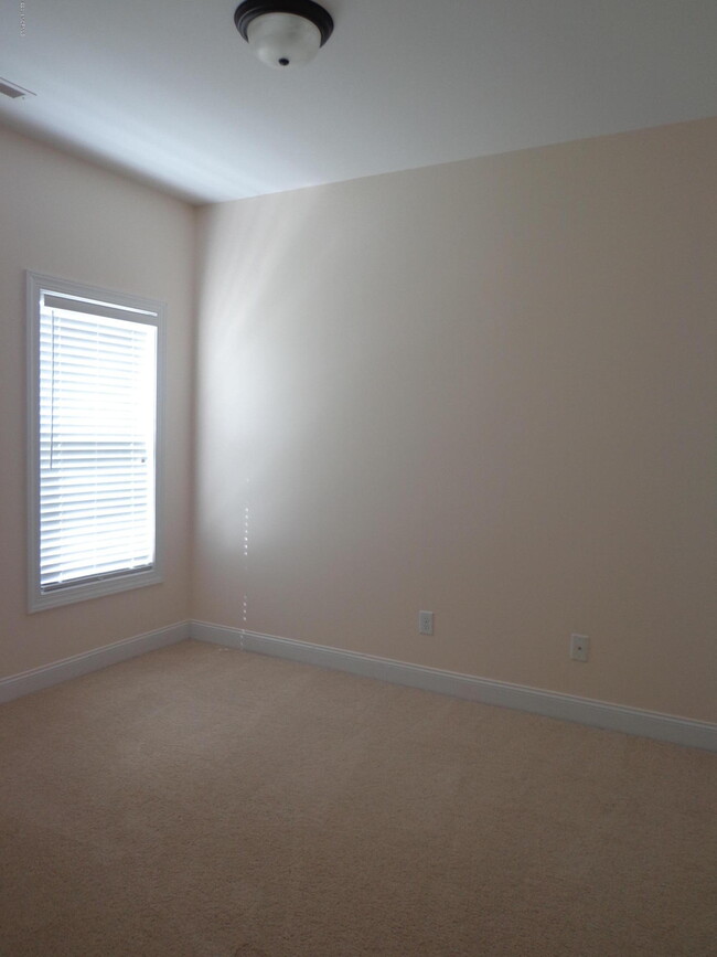 Building Photo - 118 Charleston Park Ln