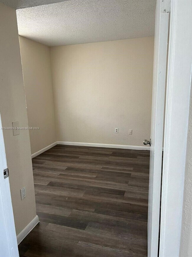 Foto del edificio - 1225 NW 103rd Ln