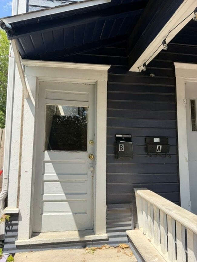 Building Photo - 2201 Colonial Ave
