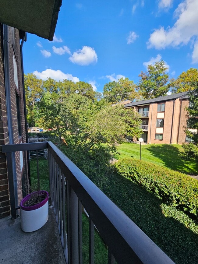 Building Photo - 9704 Kingsbridge Dr