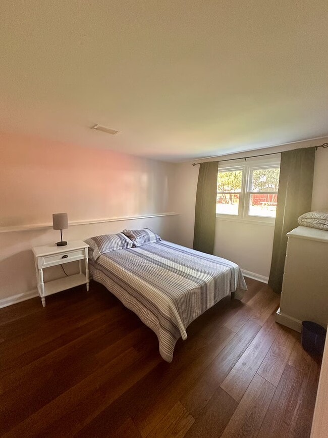 Foto del edificio - 520 Bellwood Dr