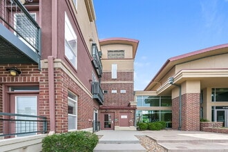 Building Photo - 10184 Park Meadows Dr