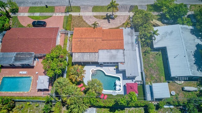 Foto del edificio - 2545 NE 214th St