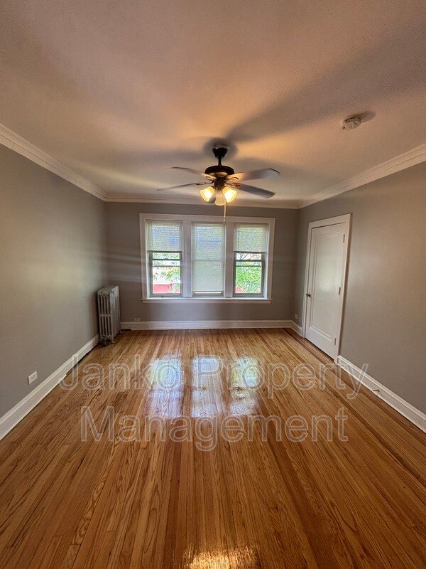 Building Photo - 2907 W 56th St