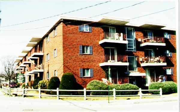 Building Photo - Maple Gardens