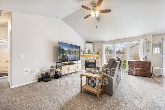 Building Photo - 10563 W Stonecrop Dr