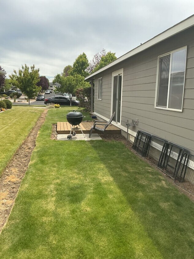 Foto del edificio - 2 Bedroom, 2 Bathroom Duplex in NE Bend – Available NOW