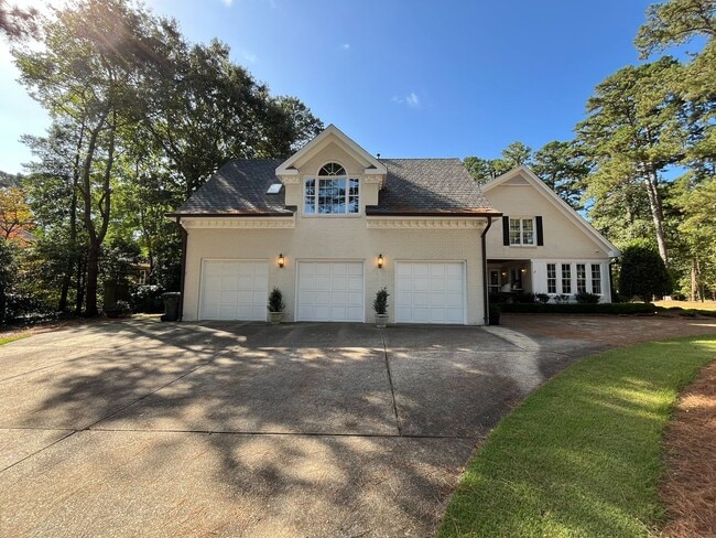 Building Photo - Incredible 5BD, 4.5BA House in Downtown Ra...