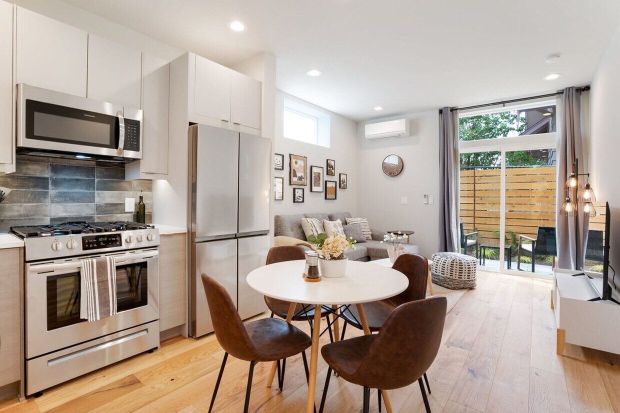 Foto principal - 4424 Burke Ave N