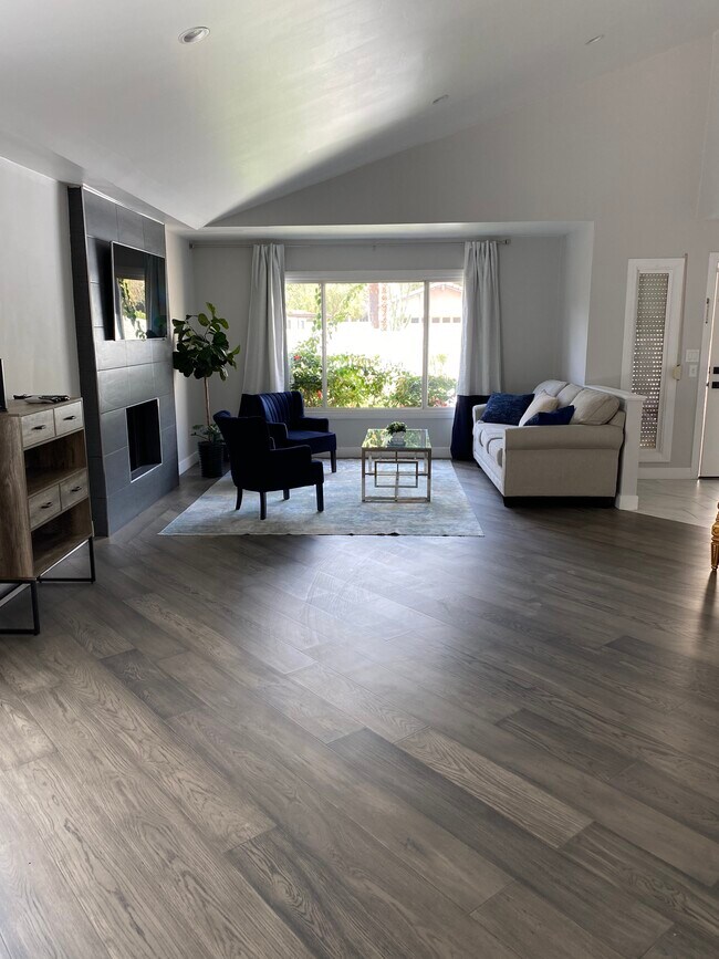 living room - 7745 N Via De La Sombre