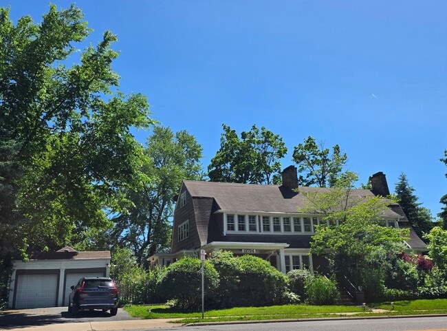 Building Photo - 2155 Middlefield Rd