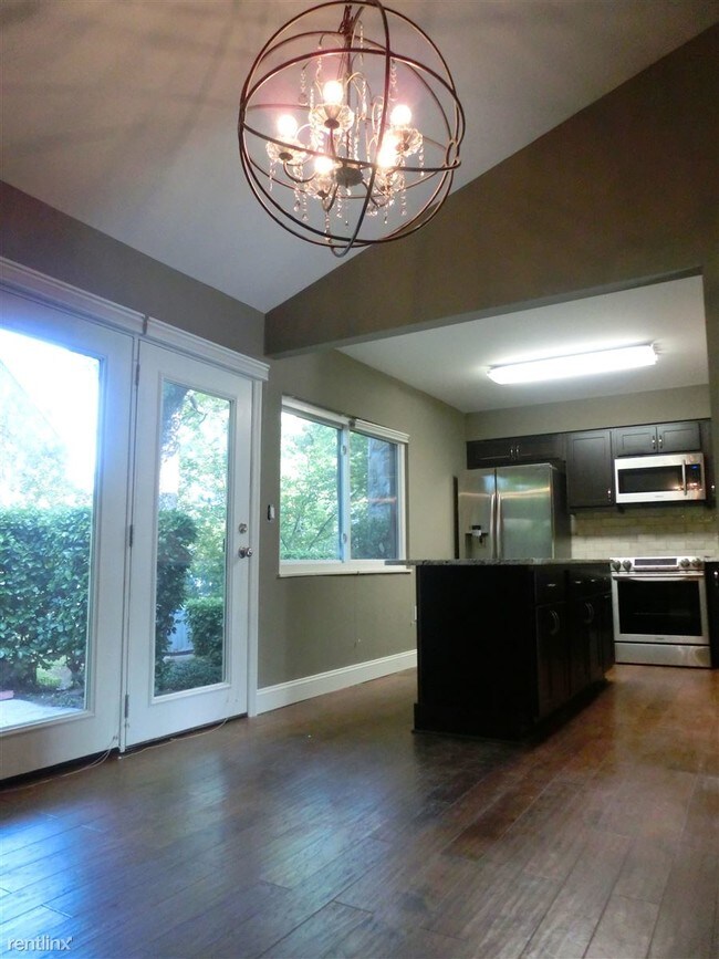 Foto del edificio - 2 br, 2 bath Townhome - 1940 Cherokee Bluf...
