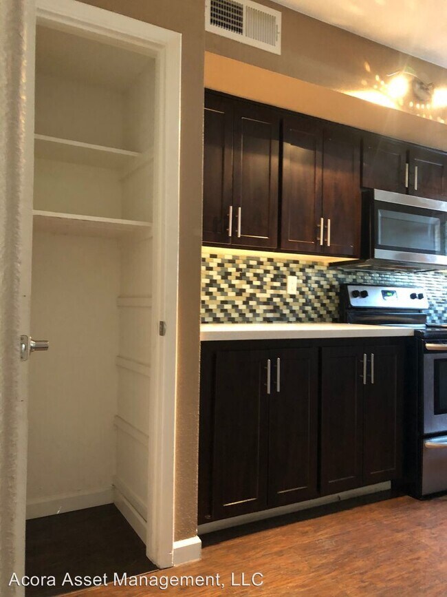 Foto del edificio - 4435-4436 N 8th Ave