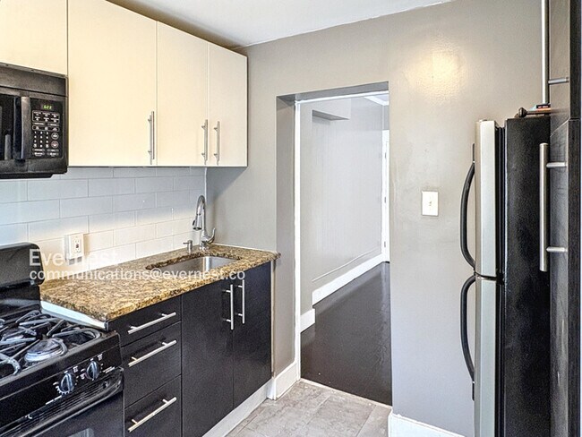 Foto del edificio - Spacious 2 beds, 2 baths Townhome with Mod...
