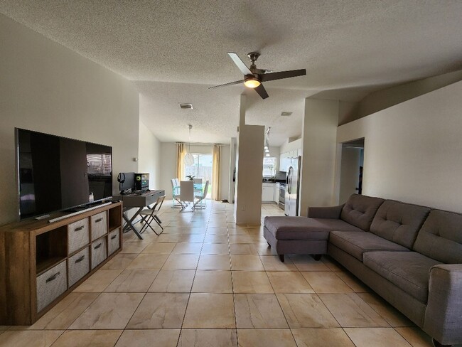 Foto del edificio - Gorgeous 3-Bedroom, 2-Bathroom in Brandon