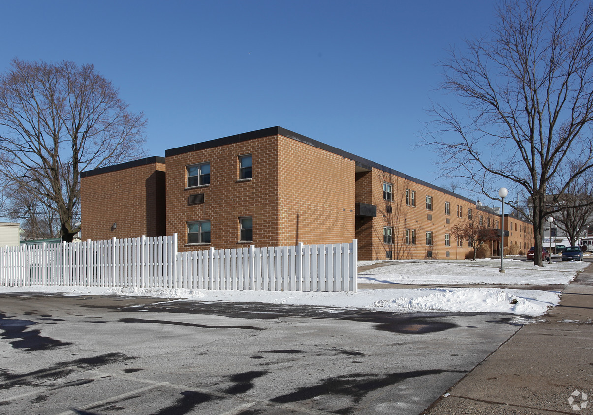 Foto del edificio - Evan Owen Memorial Apartments