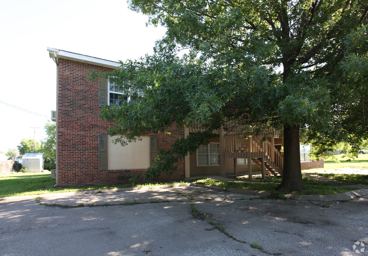 Building Photo - 811 S Cherry St