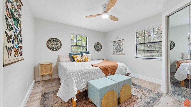 Foto del edificio - 33 Santana Dr