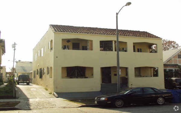 Building Photo - 5722 Camerford Ave