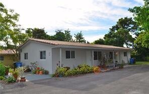 Foto principal - 830 NE 38th St