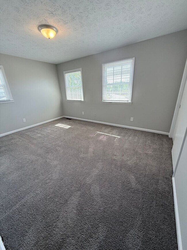 Foto del edificio - 3-bedroom, 2 full bath duplex in the desirable Lansdowne area