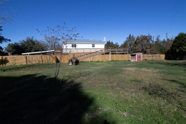 Building Photo - 11400 Lakeview Cir