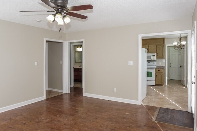 Foto del edificio - 29902 Little Creek Rd