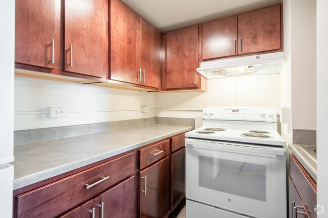 1BR, 1BA - 763SF - Landmark Apartments