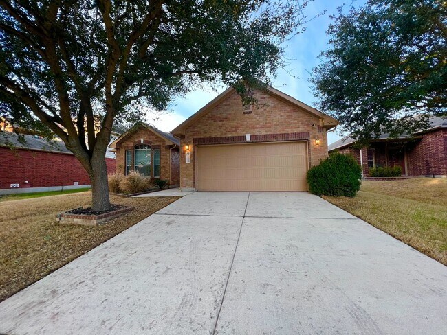 Foto del edificio - **APPLICATION RECEIVED** Beautiful 3 Bedro...