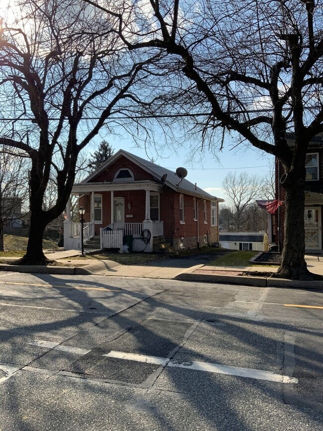 Building Photo - 850 Highland Ave