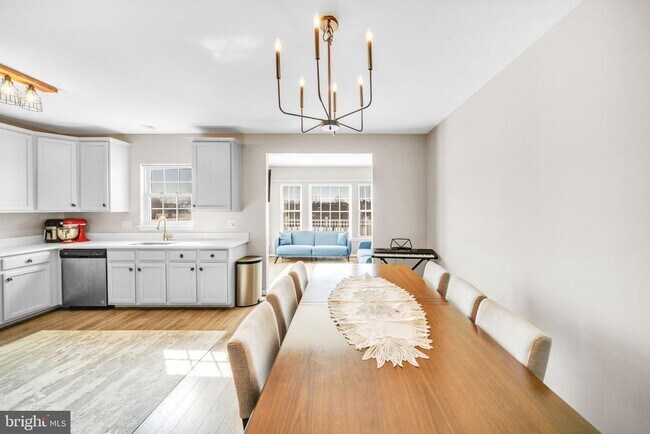 Foto del edificio - 6340 Cullen Pl