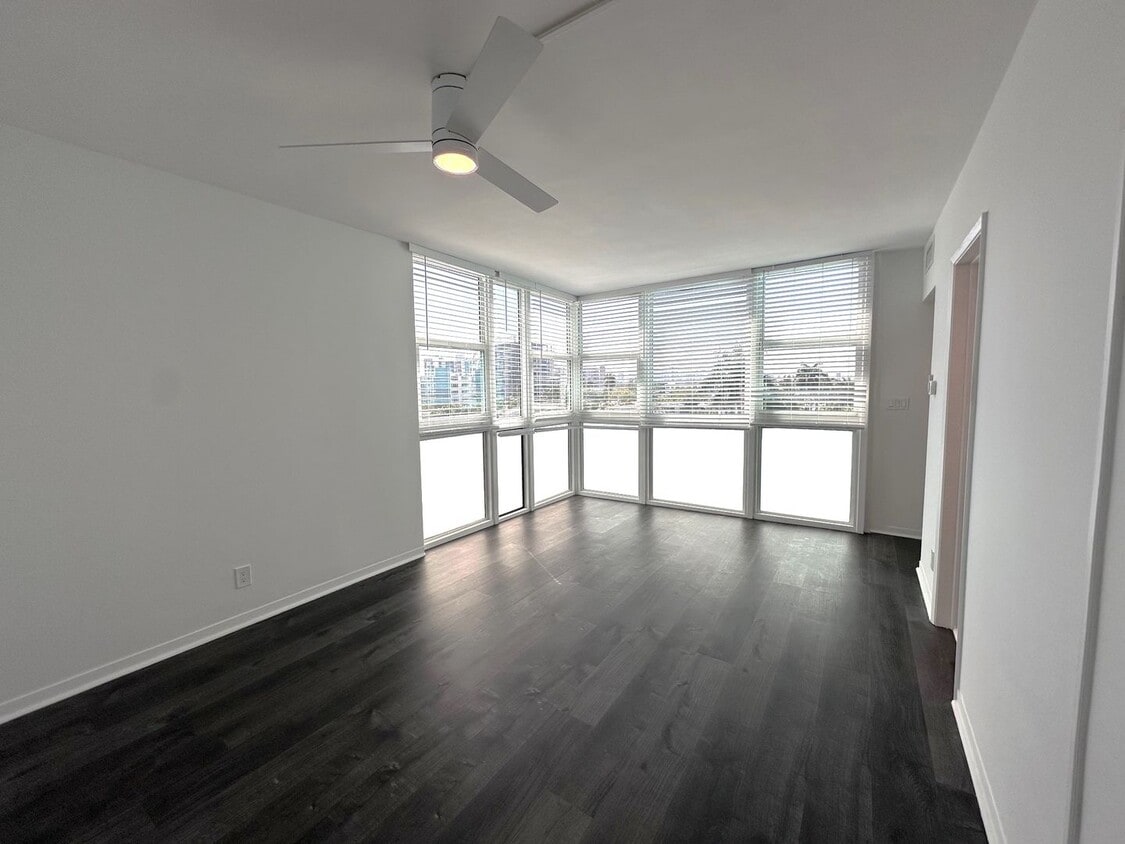 Large Updated 2BR/2BA Bath Condo - Steps from Fort Lauderdale Beach! - Large Updated 2BR/2BA Bath Condo - Steps from Fort Lauderdale Beach!