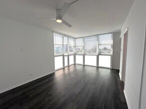Building Photo - 3003 Terramar St