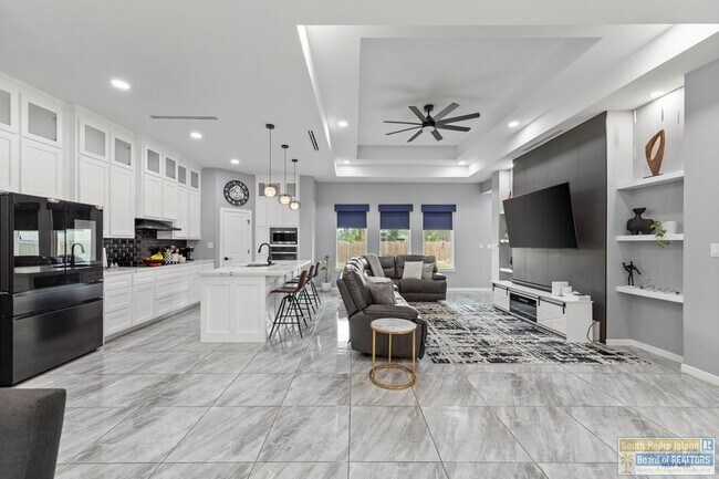 Foto del edificio - 9388 N Queen Palm