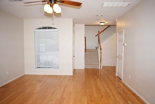 Foto del edificio - 6866 Amberdale Dr