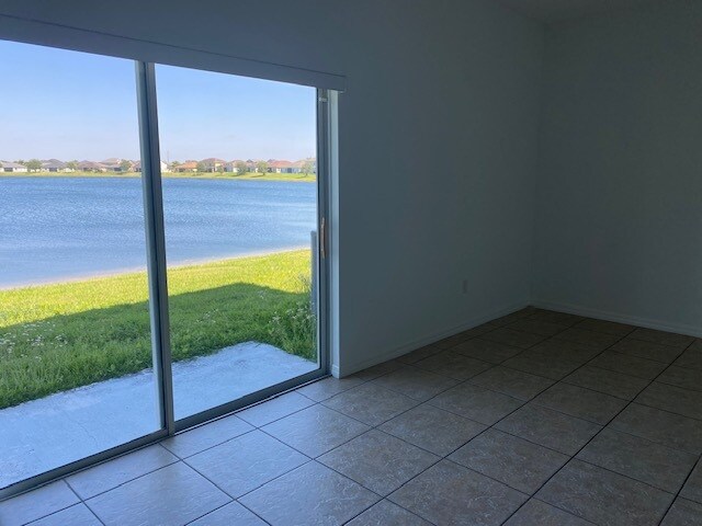Foto del edificio - 3034 Youngford St