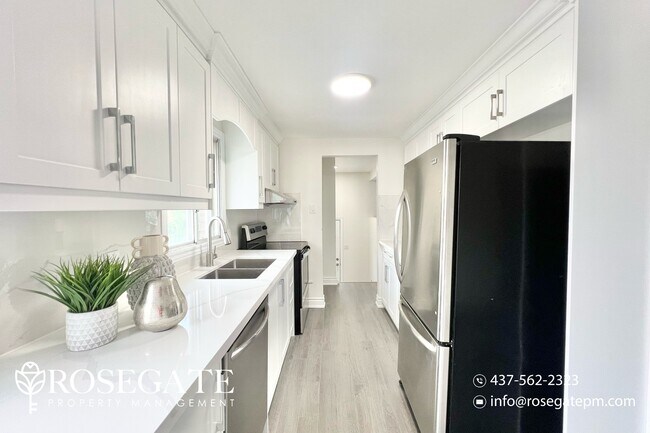 Building Photo - Spacious 3 Bed 2 Bath Main Floor Unit in K...