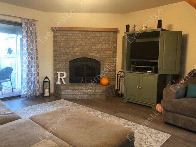 Foto del edificio - Spacious 2-Bed/1.5 Bath Townhouse in Fort Collins/ Available Soon!