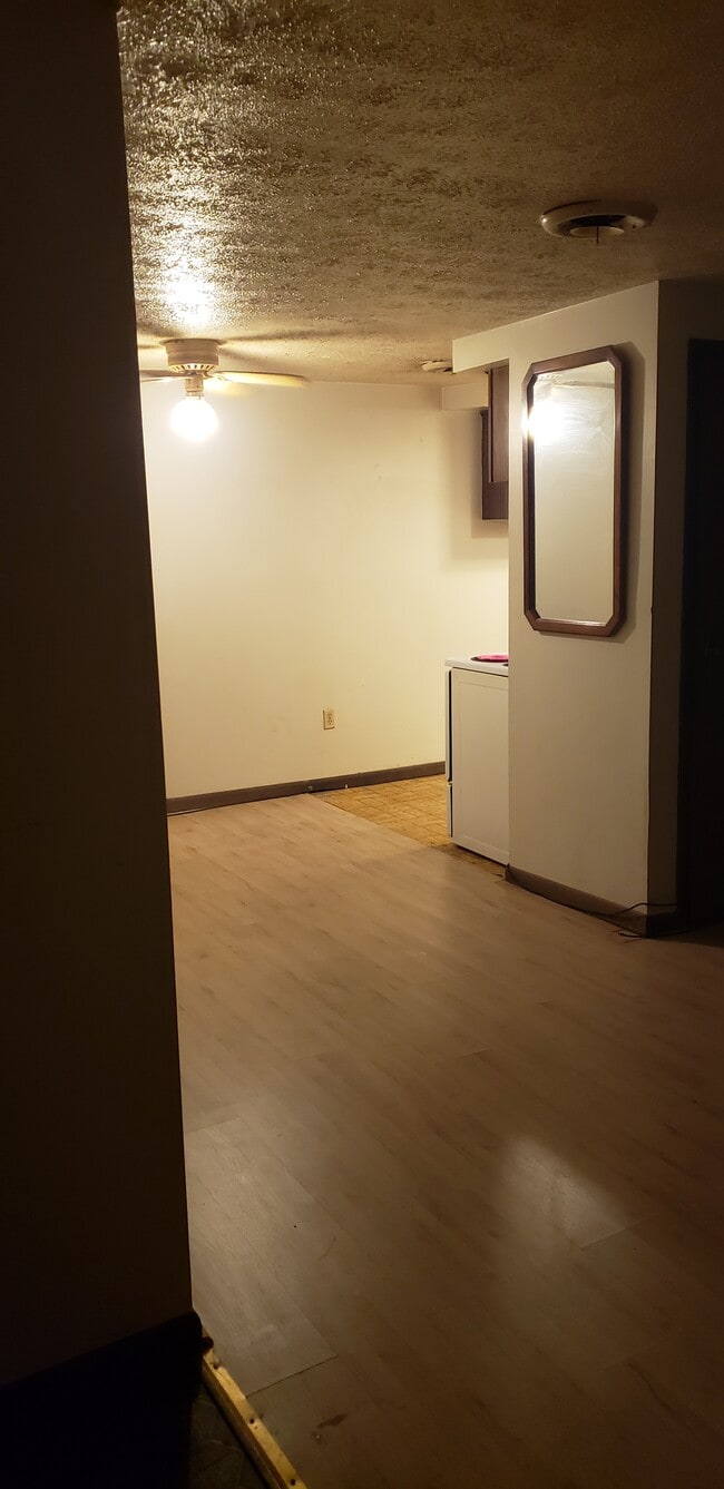 Building Photo - 1402 Mount Royal Blvd
