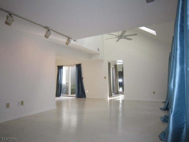 Building Photo - 87 Village Dr