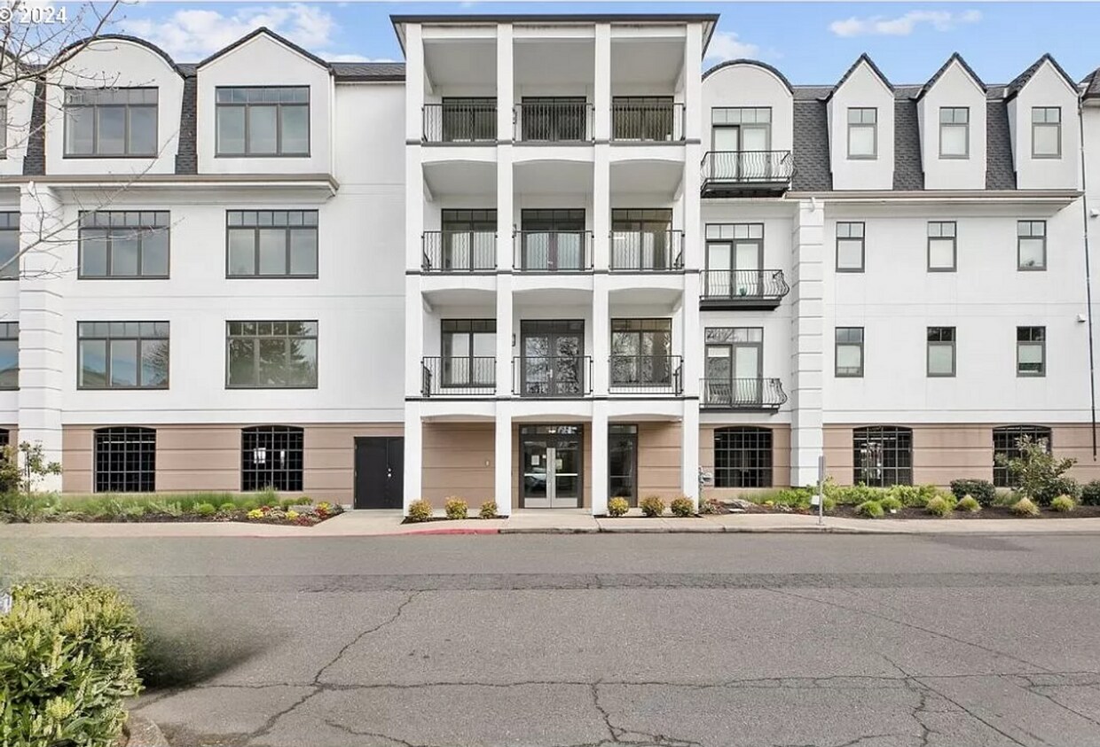 Primary Photo - Luxury Waterside Condo on Hayden Island in...