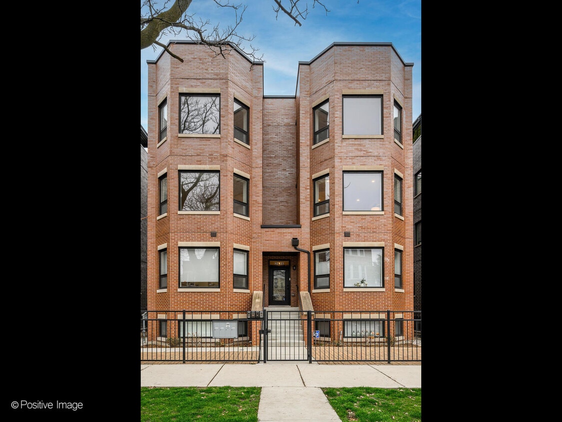 Primary Photo - 2416 W Lyndale St