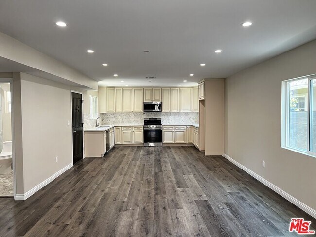 Building Photo - 5062 Topanga Canyon Blvd