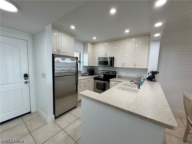 Building Photo - 801 River Point Dr